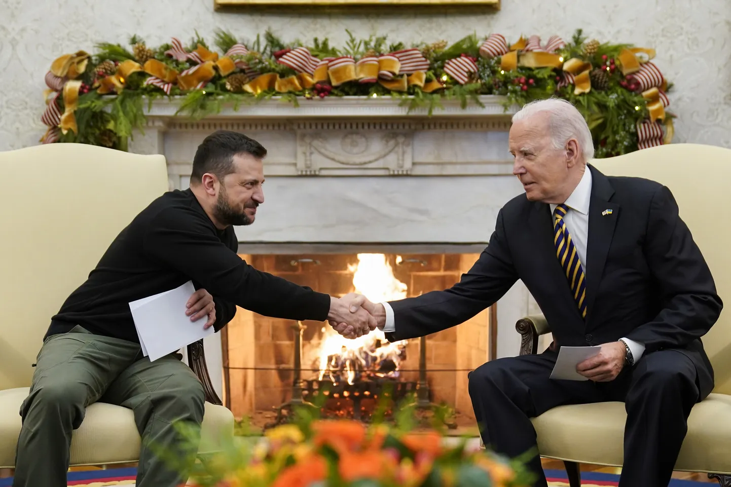 Ukraina president Volodõmõr Zelenskõi ja USA president Joe Biden Valges Majas.  Foto on illustreeriv.