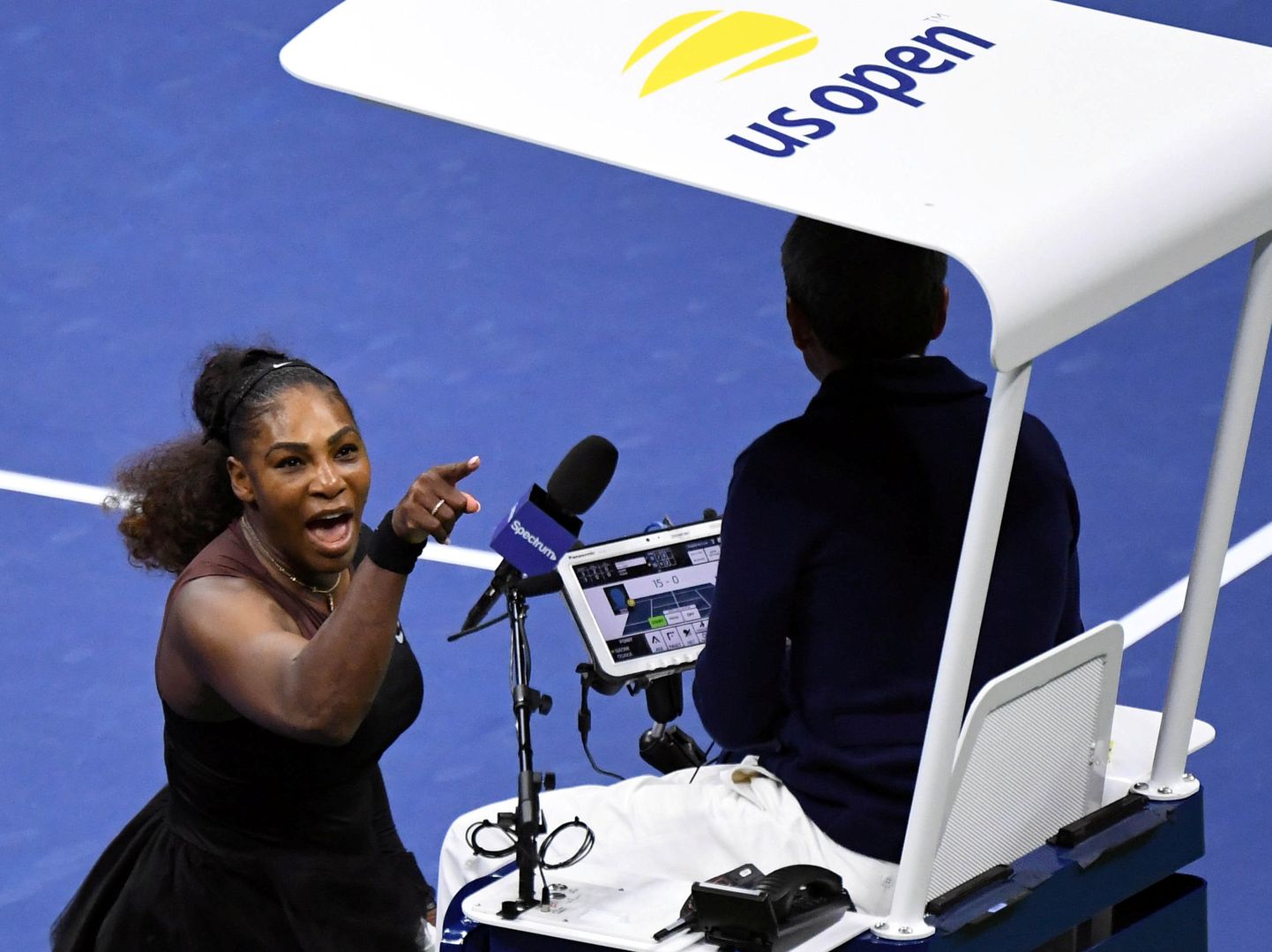 Serena Williams karjub pukikohtuniku Carlos Ramose peale. Kumb jäi lõpuks võitjaks, kumb kaotajaks?