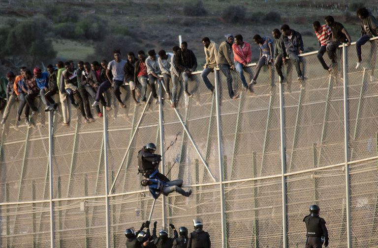 Hispaaniale kuuluvat Melilla enklaavi Marokost eraldavat tara ületada püüdvad migrandid. Foto: SCANPIX