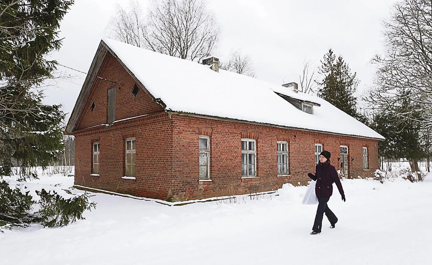 Kohalikust savist põletatud tellistest vallamaja on kantud 20. sajandi­ arhitektuuri nimekirja.