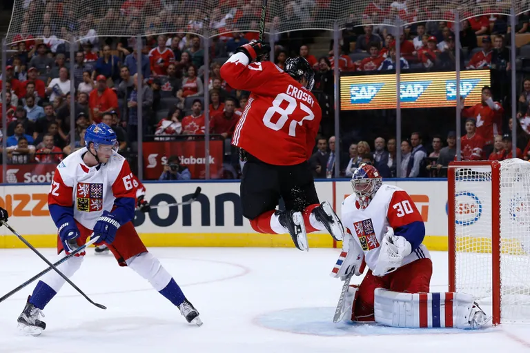 Sidney Crosby (keskel) vedas Kanada kindla võiduni. FOTO: Scanpix