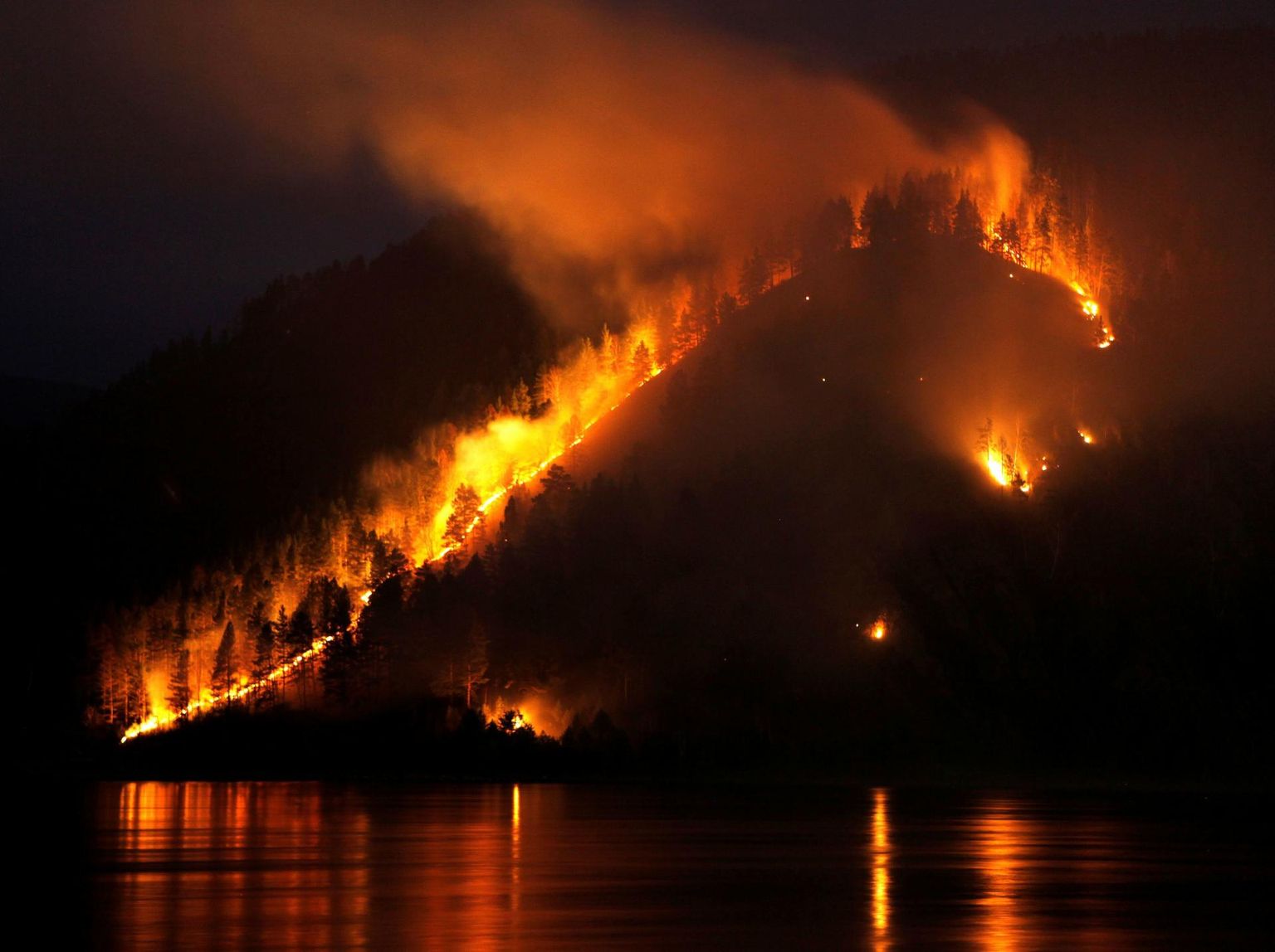 Лесной пожар в Сибири.