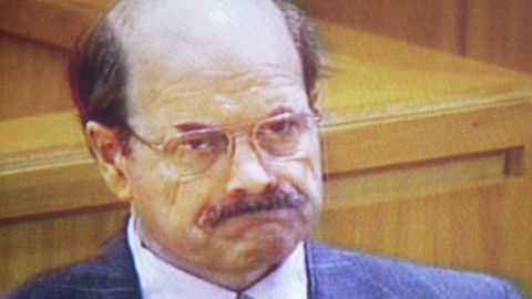 Sasiet, spīdzināt, nogalināt: Vičitas briesmonis Deniss Reiders