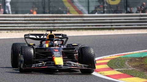 Verstappen võitis keerulistes oludes sprindisõidu, sünnipäevalaps sõitis rajalt välja