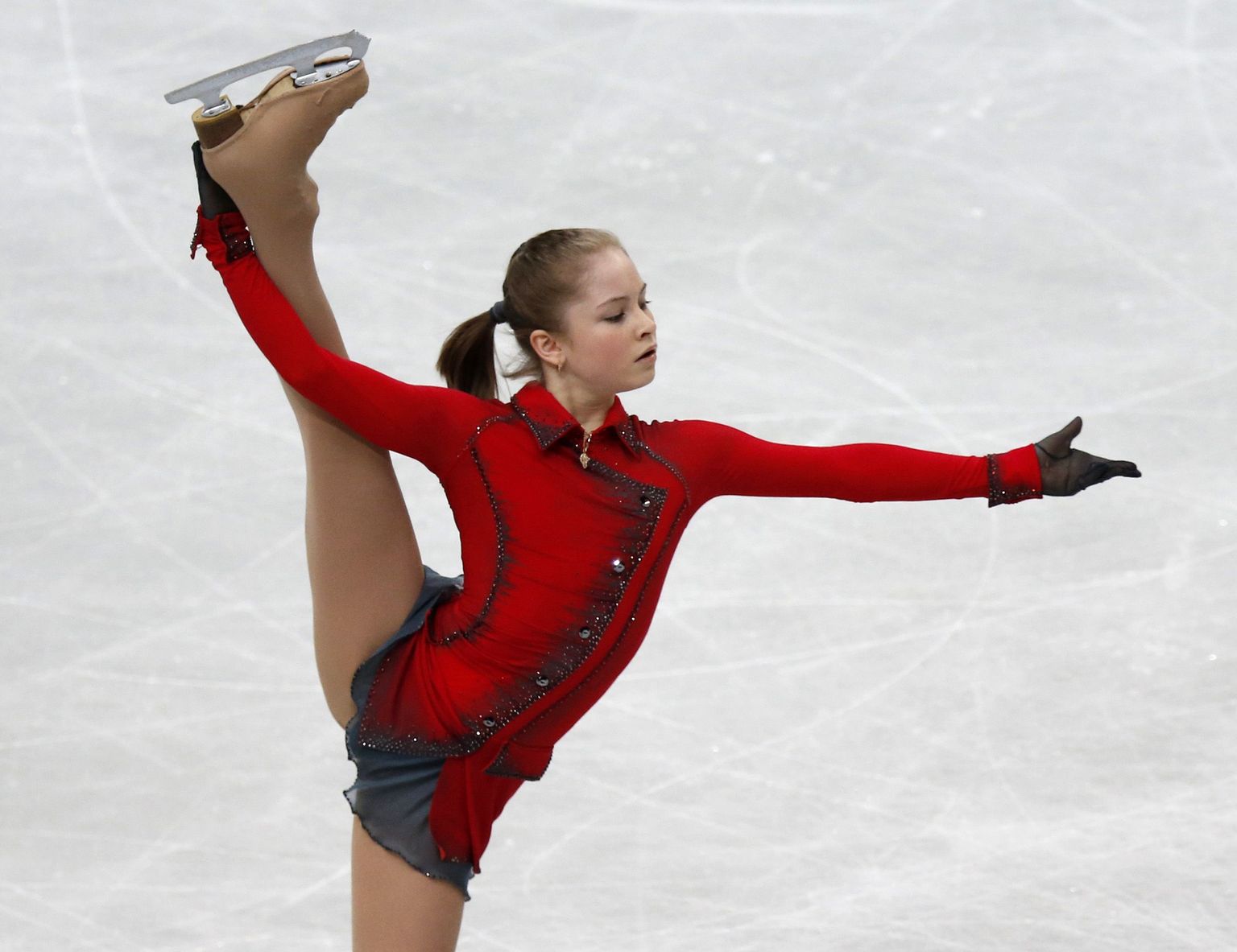 Фигурное молодые девушки. Юлия Липницкая Чемпионат России 2014. Бильман Липницкой. Анна Щербакова фигуристка. Известные фигуристка Липницкая Юлия.