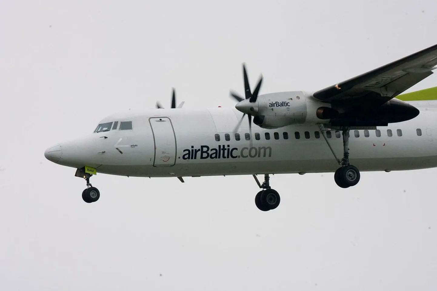 Air Balticu lennuk Tallinnas maandumas.