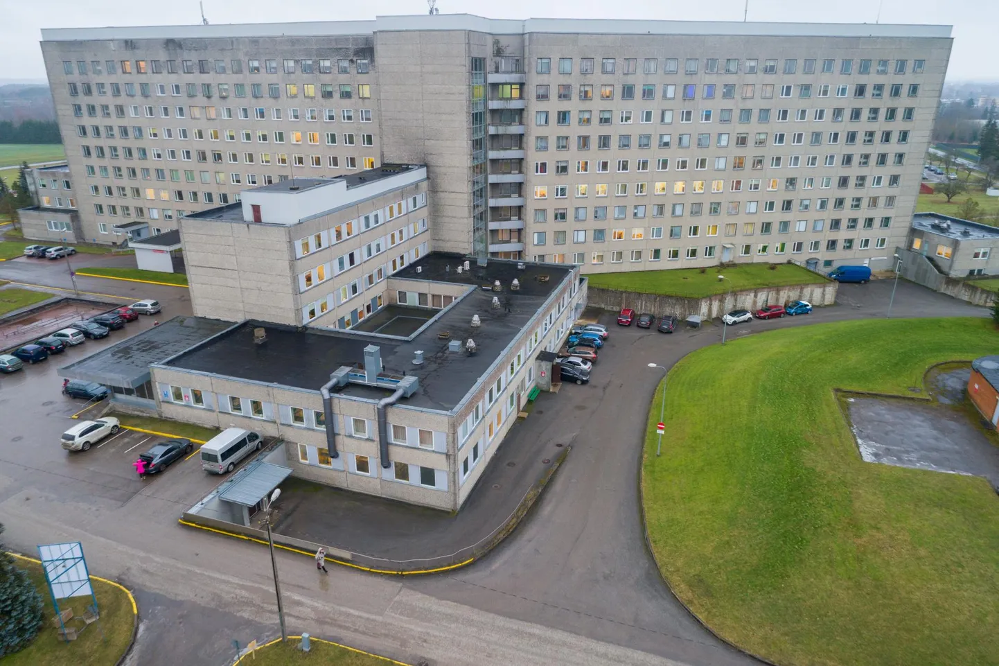 Viirusnakkuste leviku tõttu andis Viljandi haigla teada, et palub ravil viibivaid patsiente 1. veebruarist mitte külastada. Piirang on vajalik, et kaitsta haiglas ravil viibivaid patsiente viirusnakkuste eest.
