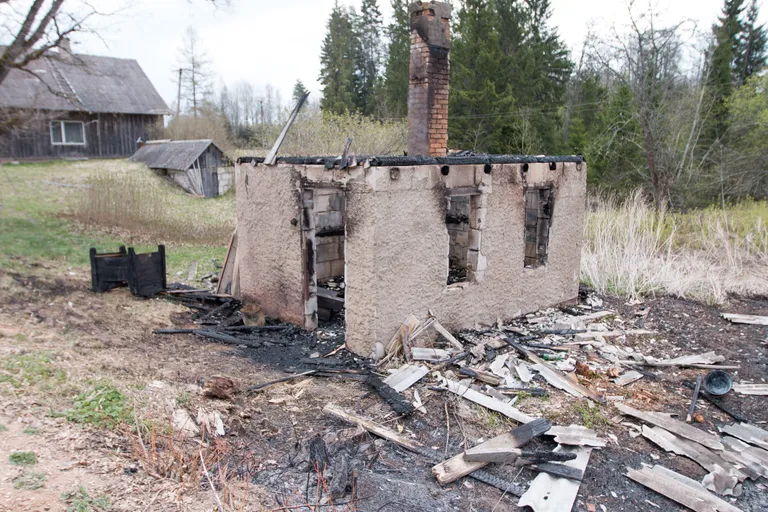 Vastseveski saunas on kahe tulekahju järel kadunud kõik, mis põleda võis. /Foto: