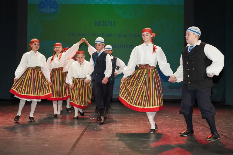 5.a klassi tantsurühm.