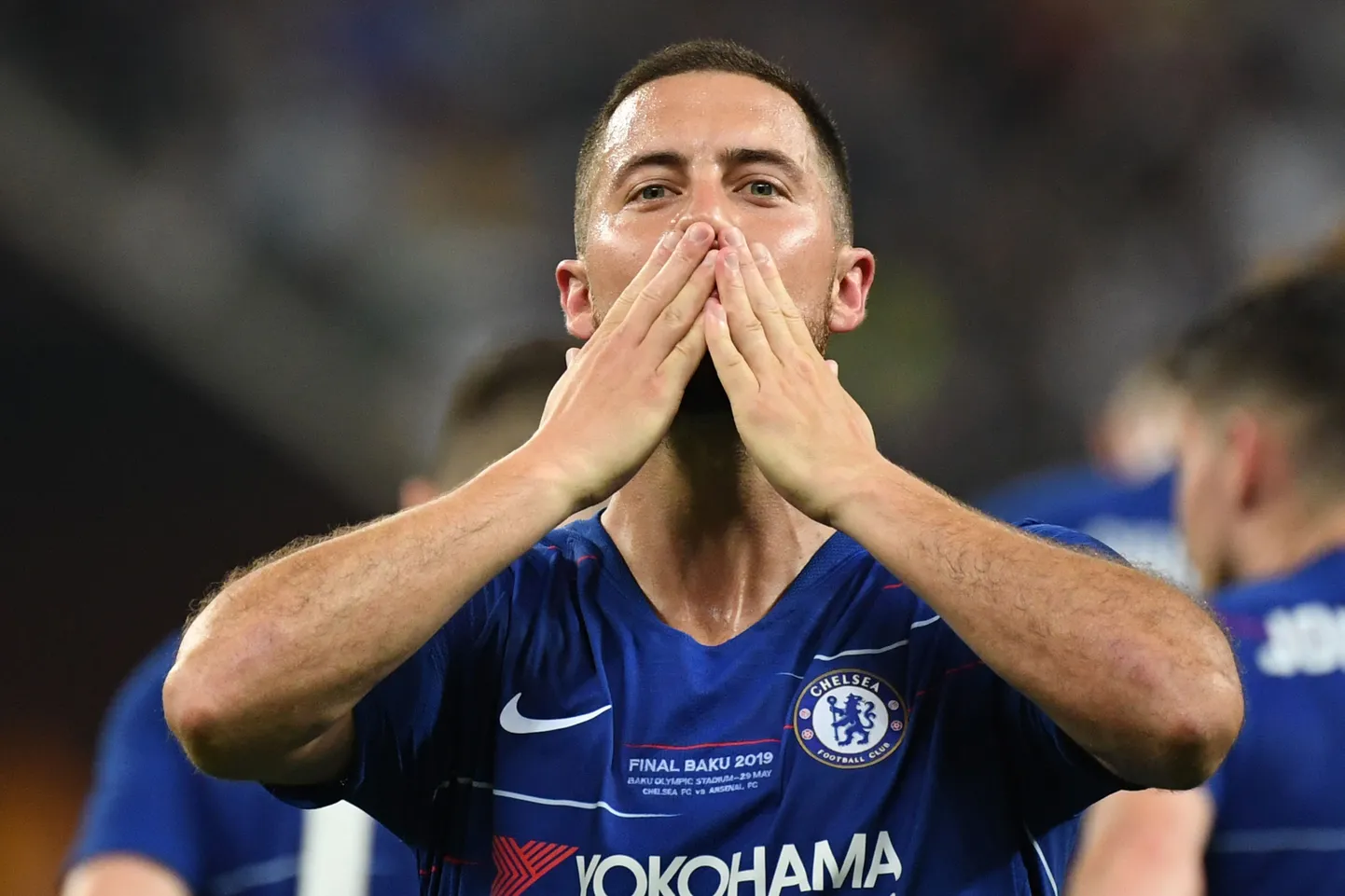 Eden Hazardi hüvastijätusuudlus Chelsea fännidele.