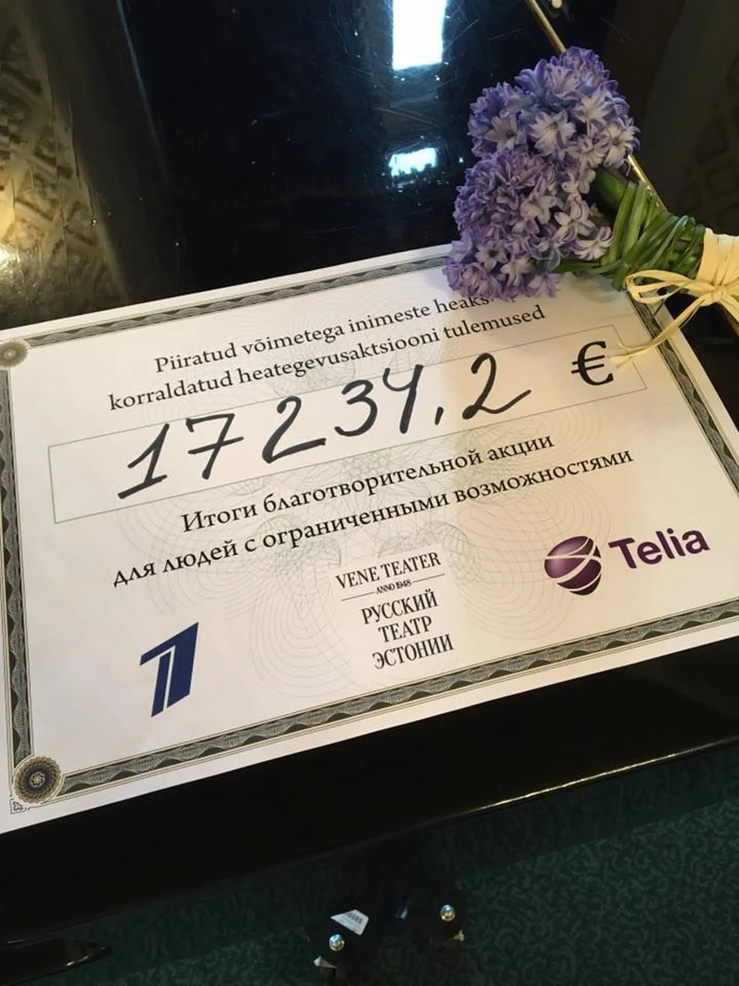 Акция в поддержку строительства пандуса у Русского театра завершилась победой.