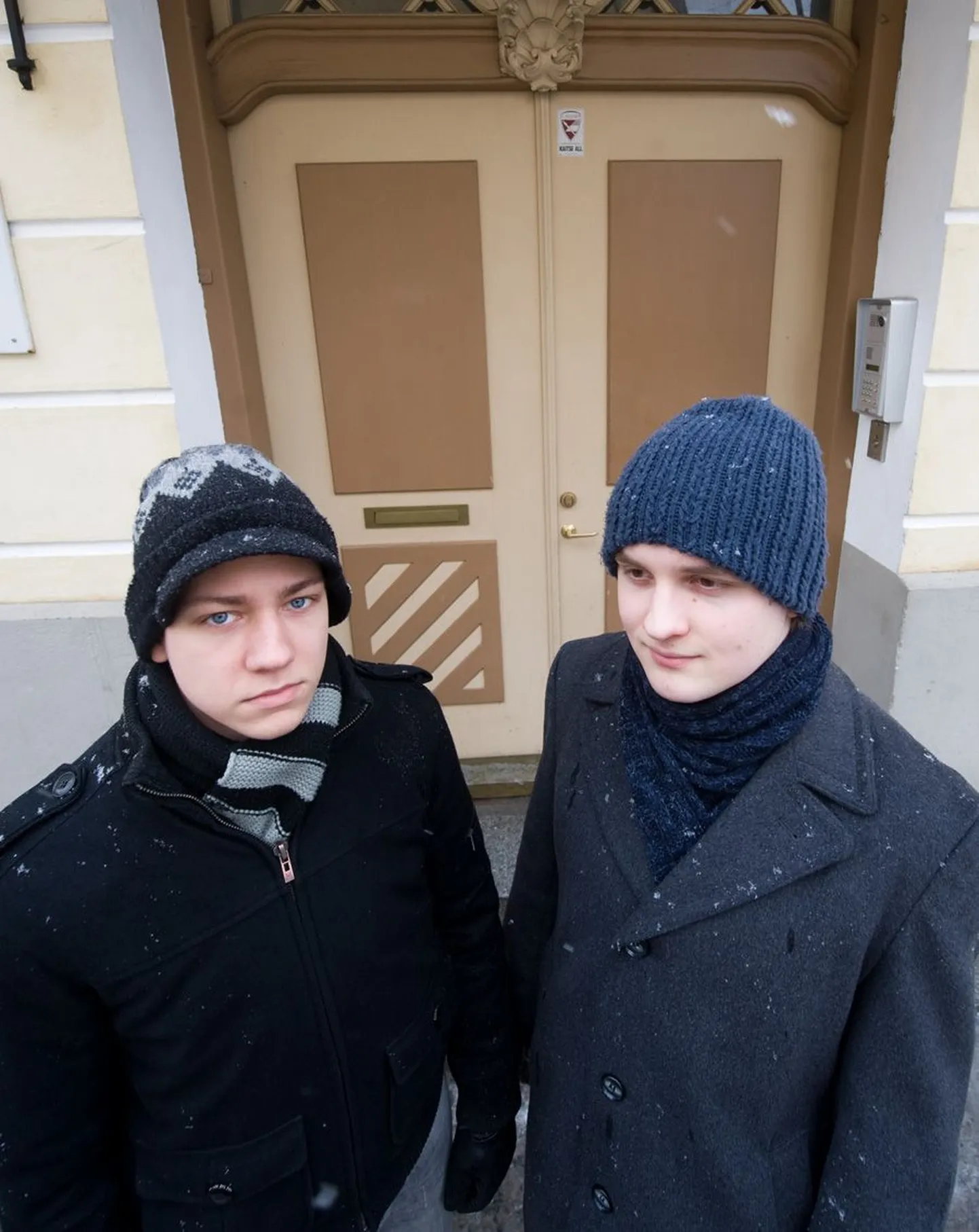 Vanalinna hariduskolleegiumi õpilased Oskar Murand ja Martin Koldits tegid oma koolis uuringu, mida head või halba toob kaasa kooli kõrvalt töötamine.