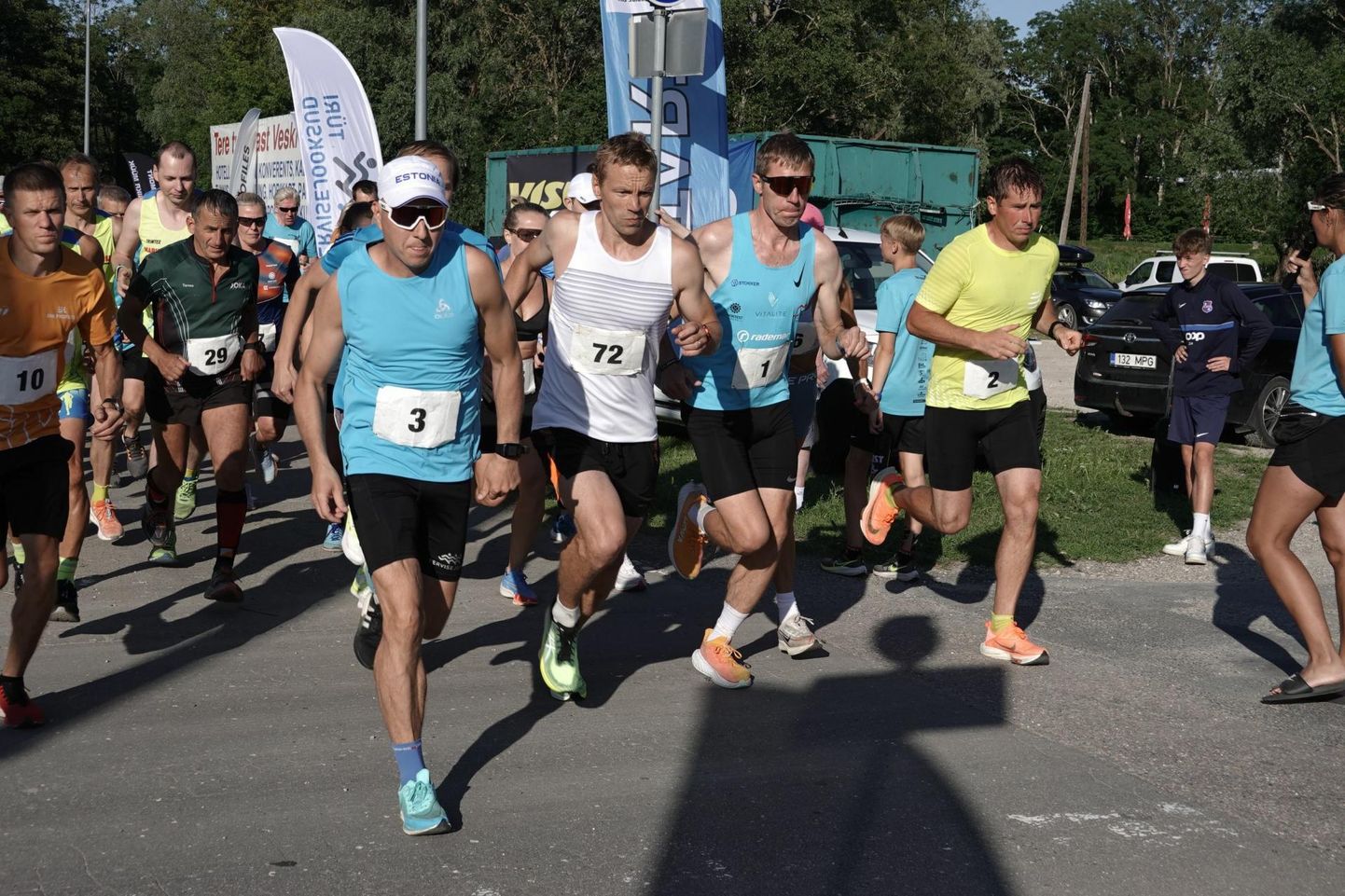 Türilane Vadim Gritšenko (nr 3) jooksis maratonisarja V etapil palavuse kiuste suurepärase aja, olles sellega üldarvestuses 10 kilomeetris kindel võitja. Talle pakkusid tõsist konkurentsi Raimo Salla (nr 72), Raivo Nõmm (nr 1) ja Siima Hansmann (nr 2).