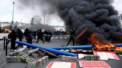 PILTUUDIS ⟩ Politsei vastas Prantsusmaa uuele protestipäevale erakordsete jõududega