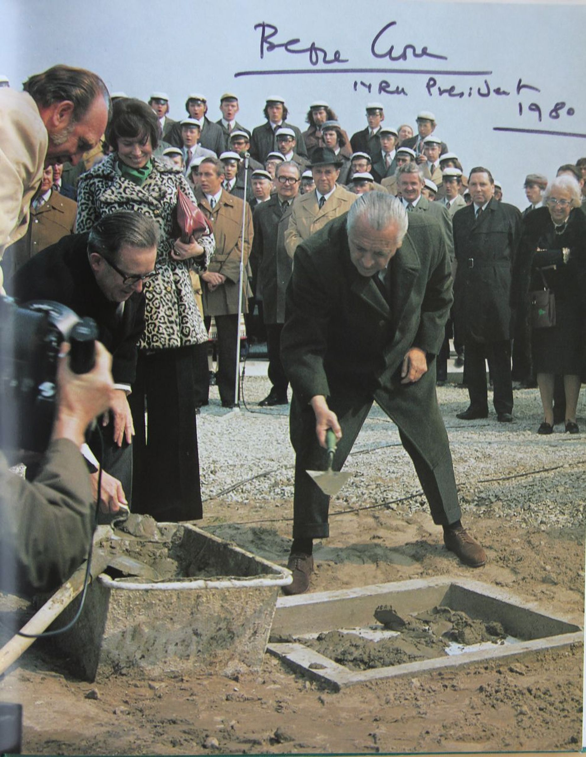 Тогдашний президент ISAF Беппе Кроче закладывает краеугольный камень Таллиннского Олимпийского Центра парусного спорта (1976 год).