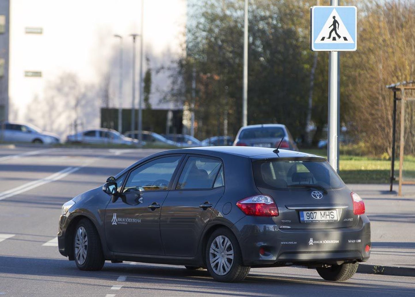 Maanteeamet on kinnitanud, et eksamiautosid 2018. aastal Viljandis sõitmas enam ei näe. Linnavalitsuse küsimuste peale saadetud vastus jättis aga otsad endiselt lahtiseks.