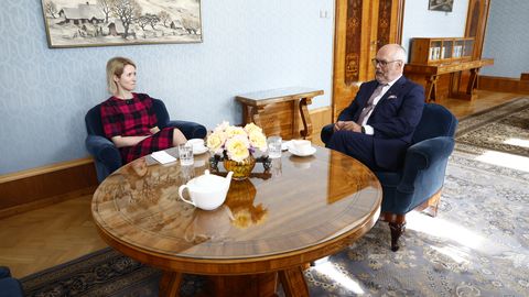 FOTOD ⟩ Kaja Kallas viis president Karisele oma tagasiastumisavalduse