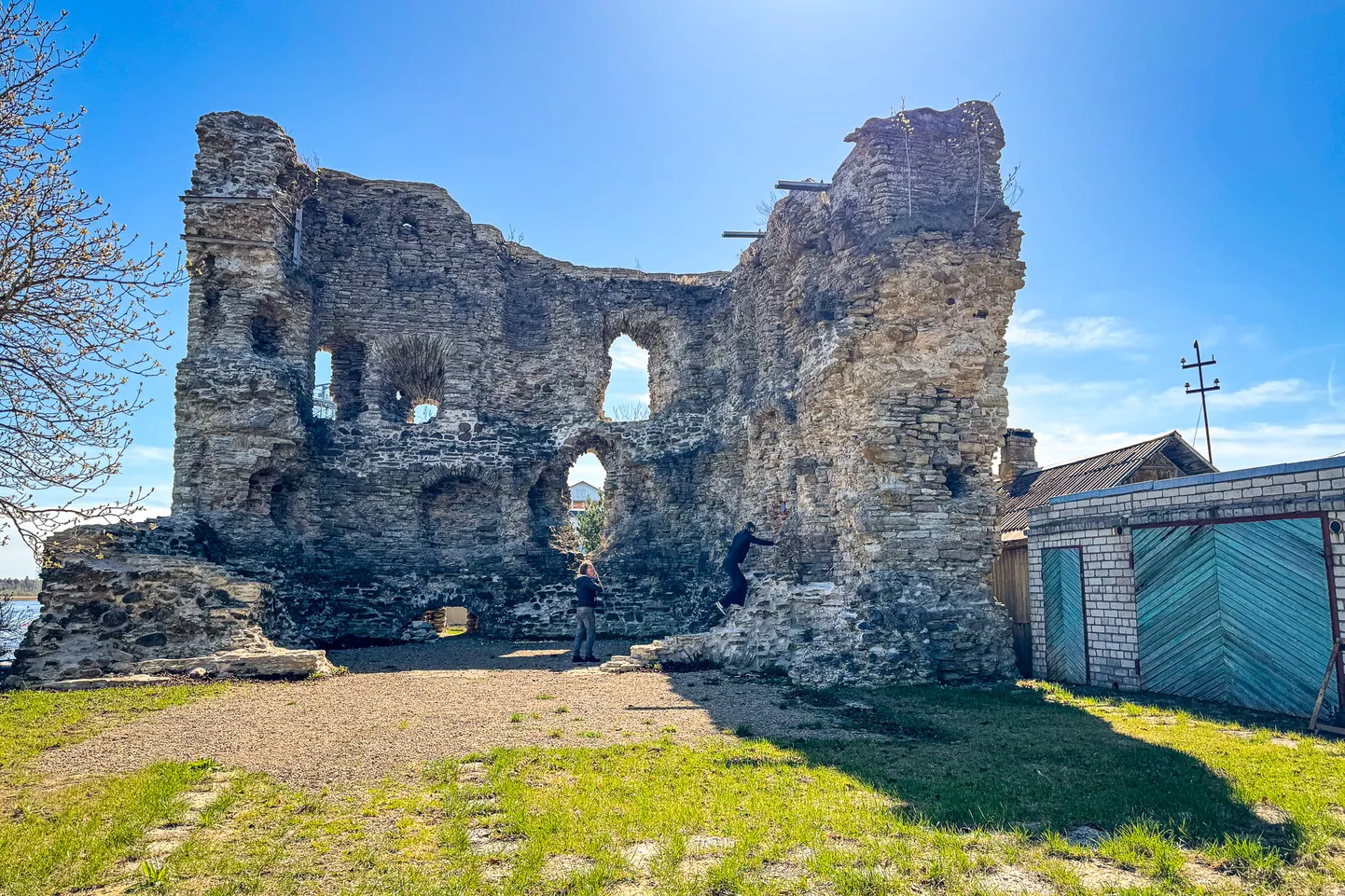 Руины замка Нейшлосс в Васкнарве.