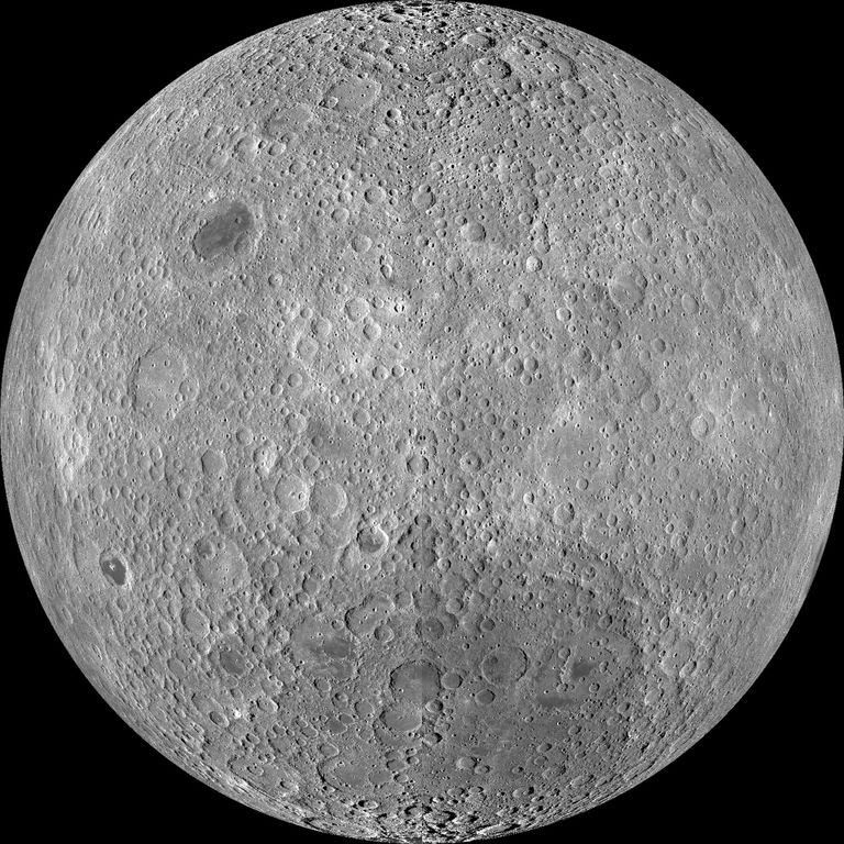 Kuu tagumine pool NASA 2011. aasta fotol