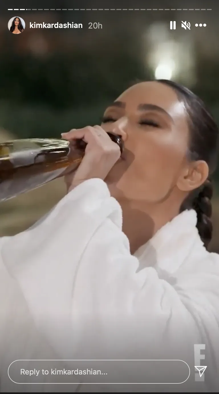 Kim Kardashian pidas õdedega pidu.