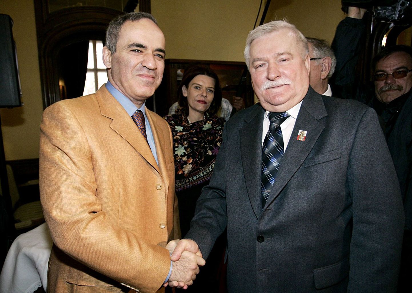 Lech Walesa (paremal) täna Gdanskis Garri Kasparoviga.