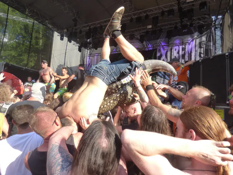 OEF on üks väheseid suurfestivale maailmas, kus stagediving on lubatud.