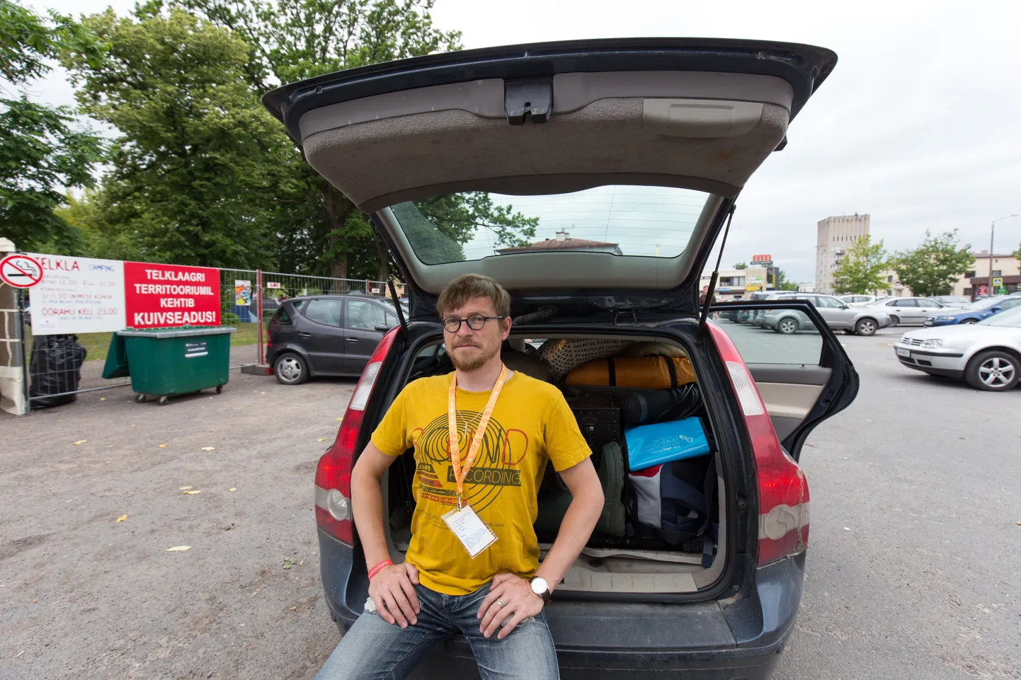 Reporter Jüri Muttika teeb Viljandis muusikafilmi.