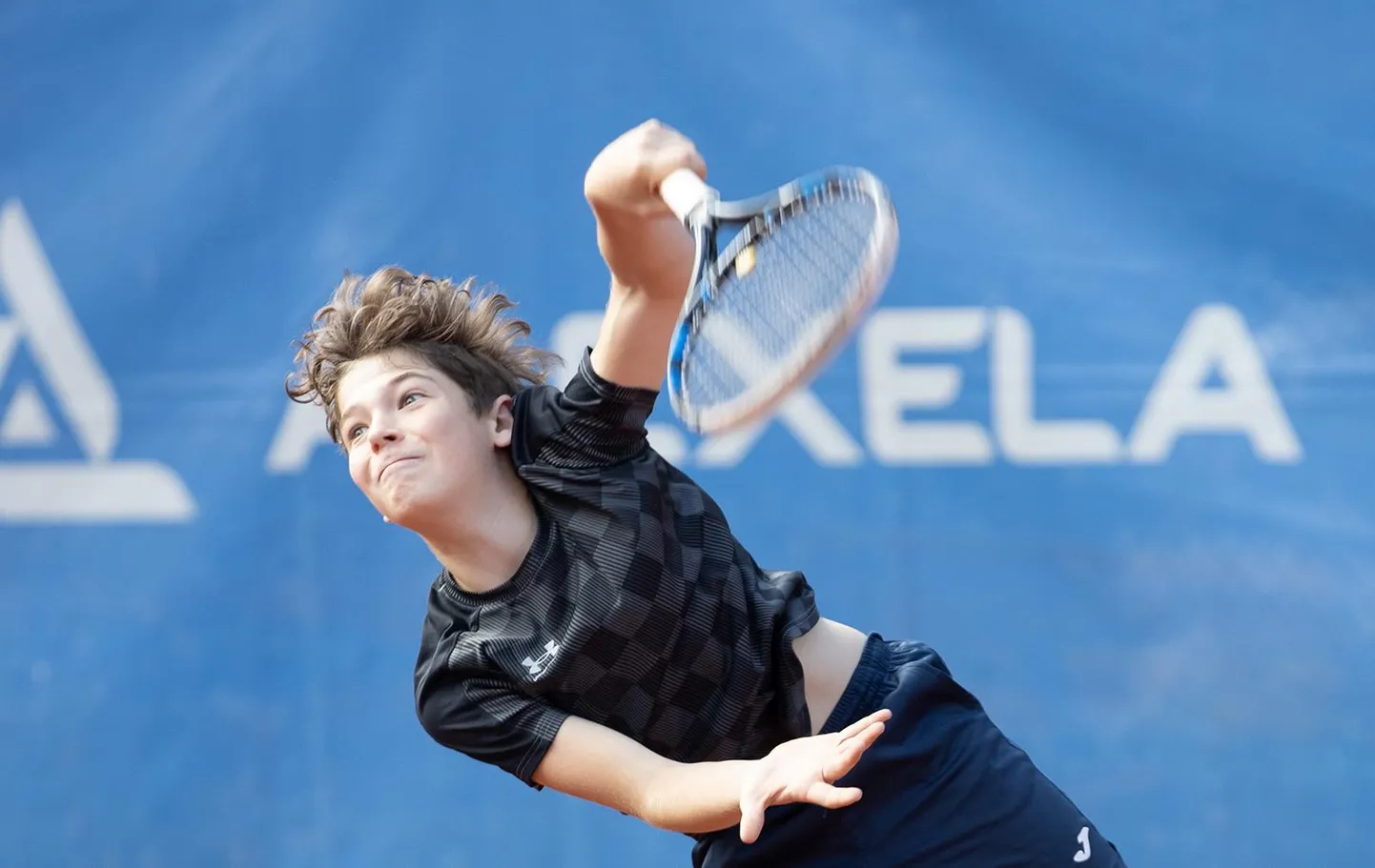 Viljandi tenniseklubi Fellin noormängija Bert Martin tuli oma vanuseklassis Eesti meistriks ning teenis paarismängus hõbemedali.