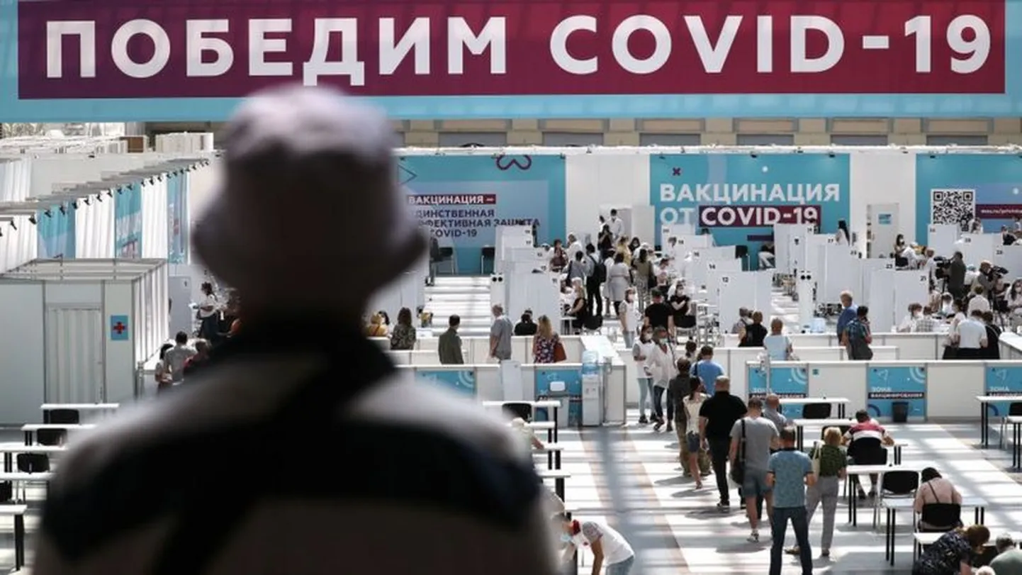 ВИЧ-положительные россияне столкнулись с неожиданным препятствием при попытке привиться от Covid-19.