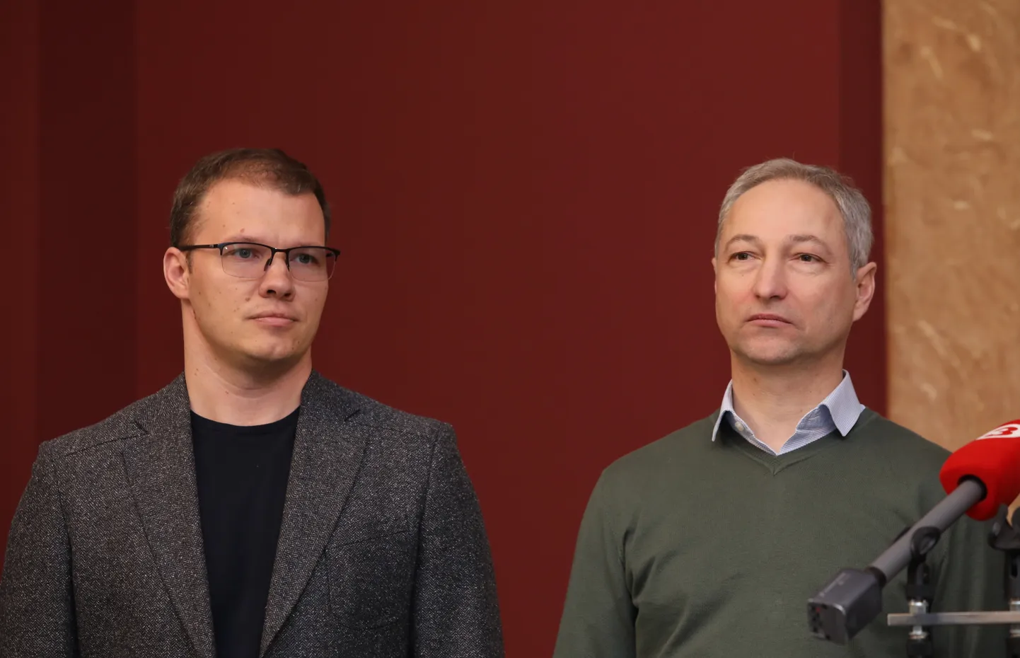 Nacionālās apvienības "Visu Latvijai!"-"Tēvzemei un brīvībai"/LNNK priekšsēdētājs Raivis Dzintars (no kreisās) un JKP priekšsēdētājs Jānis Bordāns.