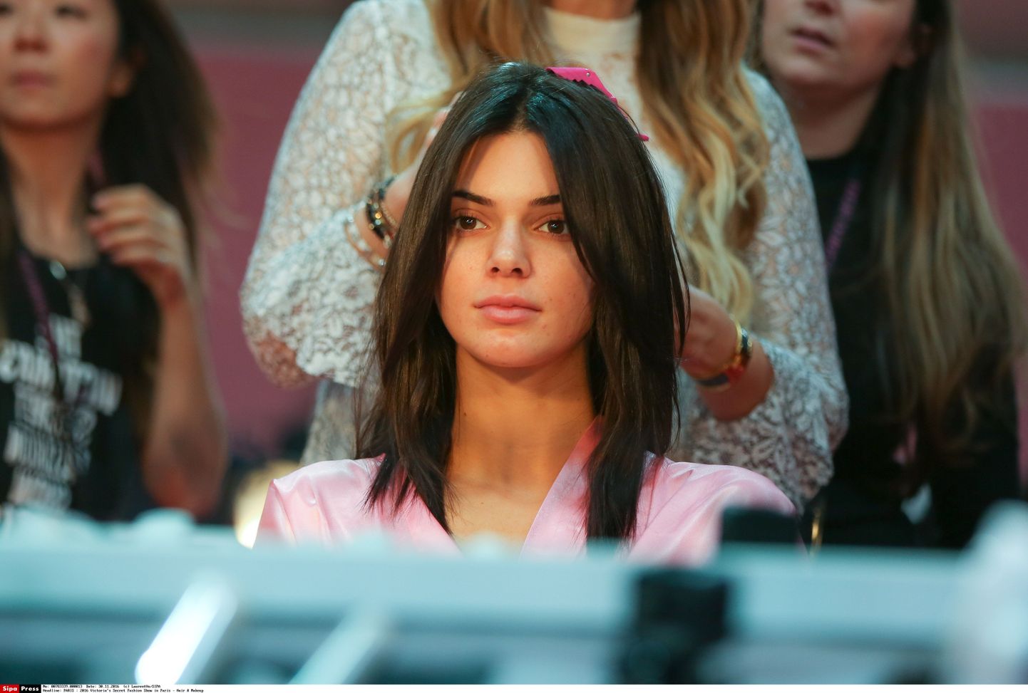 Kendall Jenner has her Hair & Makeup done prior the 2016 Victoria's Secret Fashion Show at the Grand Palais in Paris, FRANCE - 30/11/2016.//PLV_VU_111309/Credit:LaurentVu/SIPA/1611301459