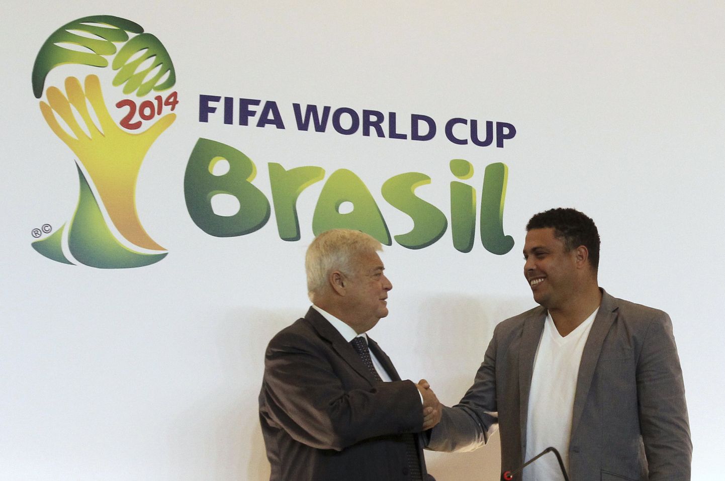 Ricardo Teixeira (vasakul) ja Brasiilia endine profipallur Ronaldo.