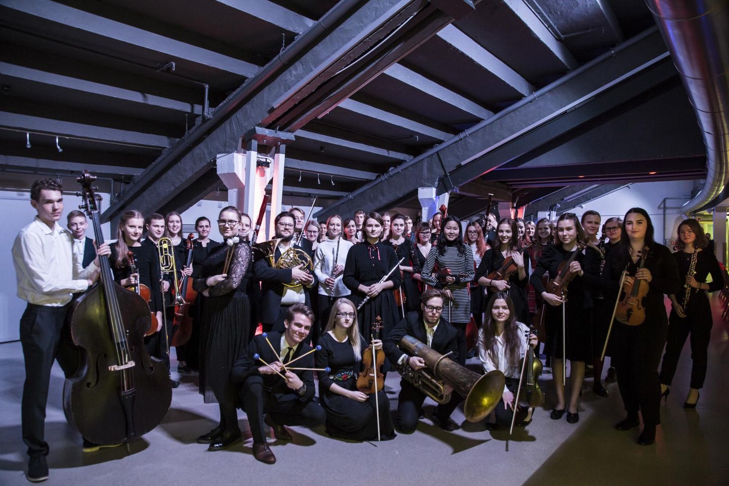 Georg Otsa nimelise Tallinna muusikakooli sümfooniaorkester annab Rakvere eragümnaasiumi saalis kauni kontserdi.