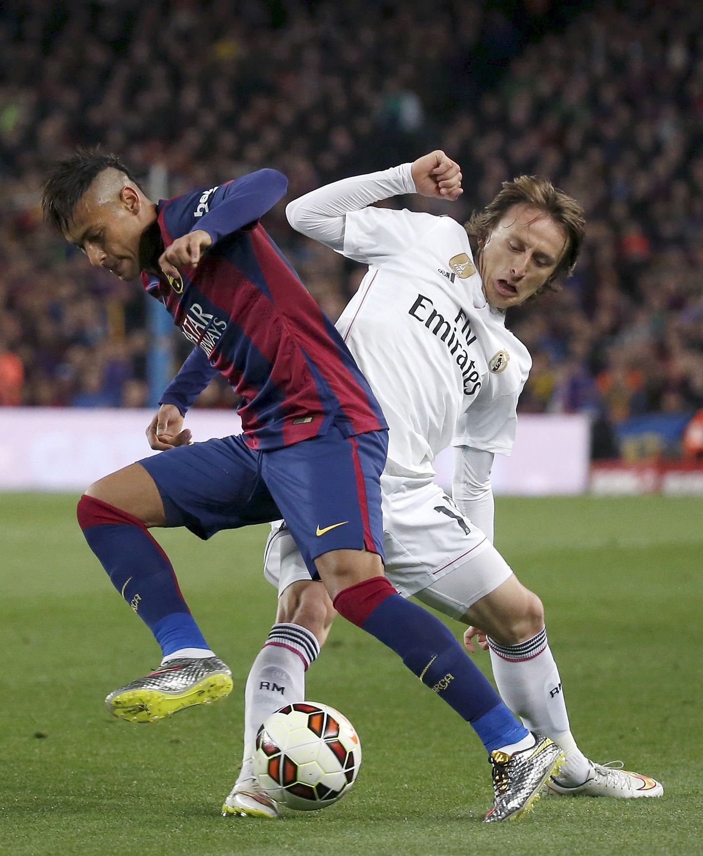 Barcelona tähtmängija Neymari (vasakul) ja tema Reali ametivenna Luka Modrici nägemise eest on telefrimad maksnud neile võrreldes teiste Hispaania tiimidega tunduvalt suuremaid summasid. Peagi on olukord aga muutumas.