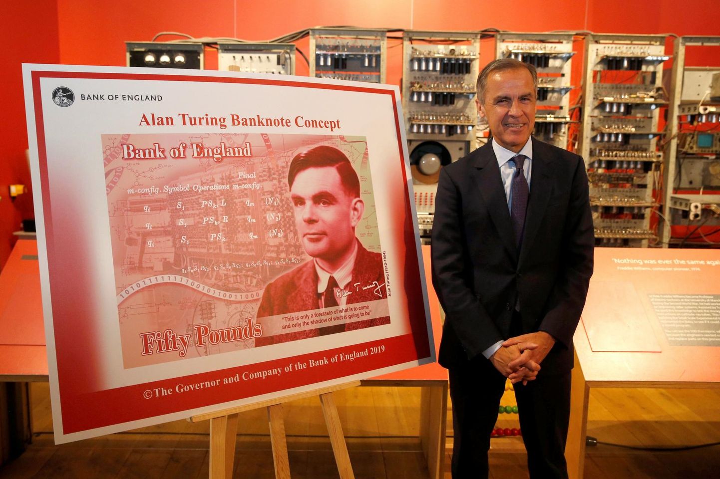 Inglise Keskpanga president Mark Carney tutvustas eile uut 50-naelast kupüüri, millel on kujutatud matemaatikateadlast Alan Turingit.
