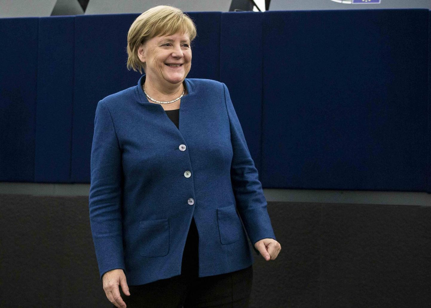 Naeratav Angela Merkel ei vaevunud eile Euroopa Parlamendis üles astudes arusaamu teiste maitsele kohandama.