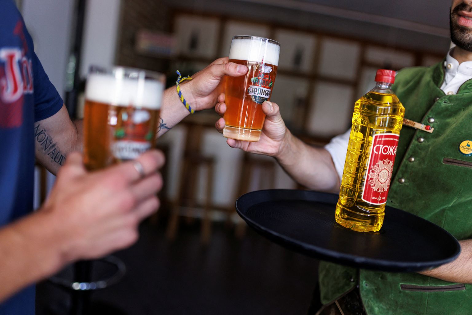Saksamaa Müncheni Giesingeri õlletehase õlletoas saab liitri õlut sama suure koguse päevalilleõli eest