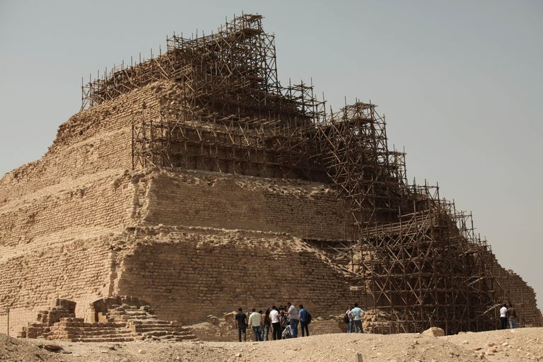 Egiptuses Saqqaras asuv Džoseri astmikpüramiid renoveerimise ajal