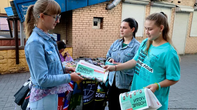 Самая молодая парламентская партия РФ "Новые люди" агитирует в Донбассе