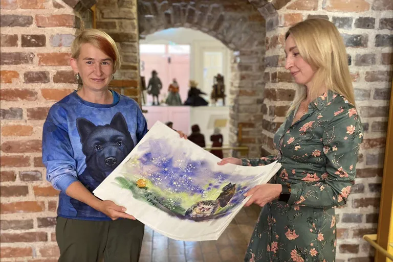 Kirjanik Marge Pärnits ja kunstnik Anna Ryazanova.