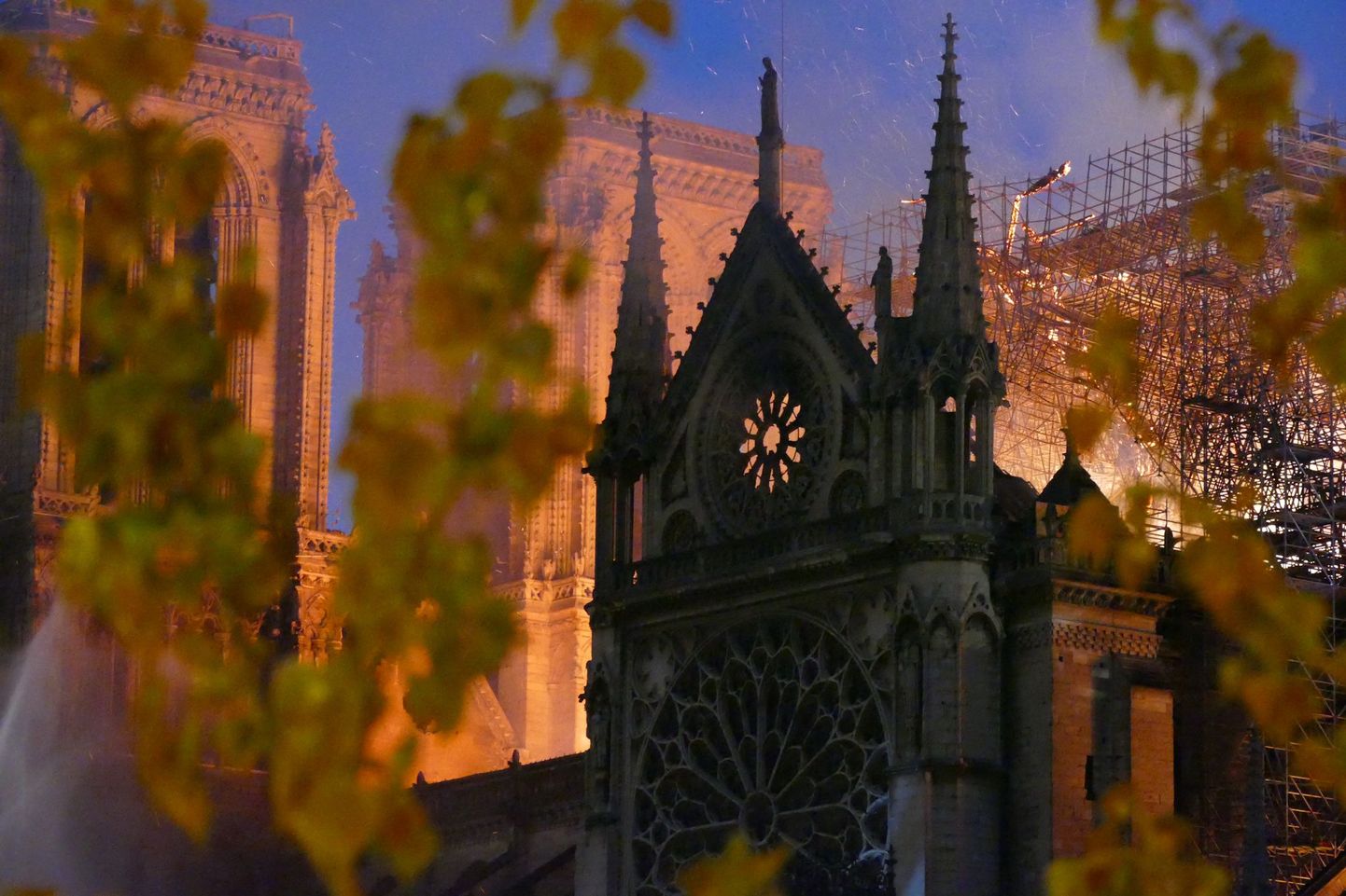 Eile õhtul mattus leekidesse Jumalaema kirik Pariisis, ent arvukad  näited minevikust annavad lootust, et Notre Dame suudab oma senise hiilguse taastada.