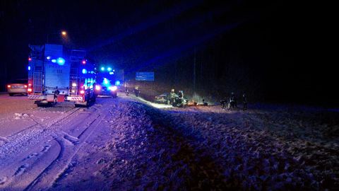 Pildid: Pärnu-Jaagupi lähedal hukkus liiklusõnnetuses kaks inimest