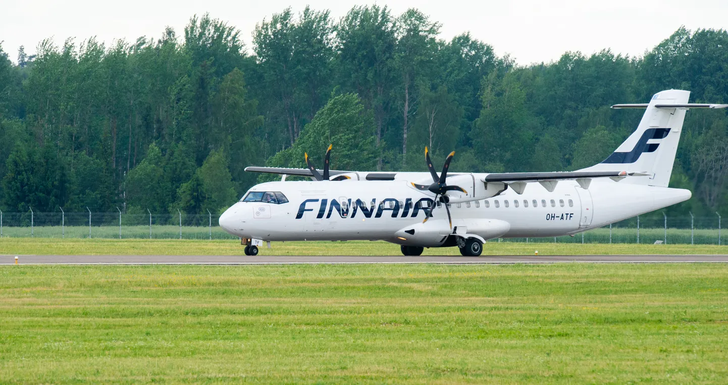 Lennufirma Finnair lennuk Tartu lennujaamas.