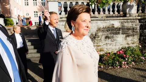 VAATA LÄHEMALT ⟩ Presidendiproua ehted valmisid pisikeses disainistuudios
