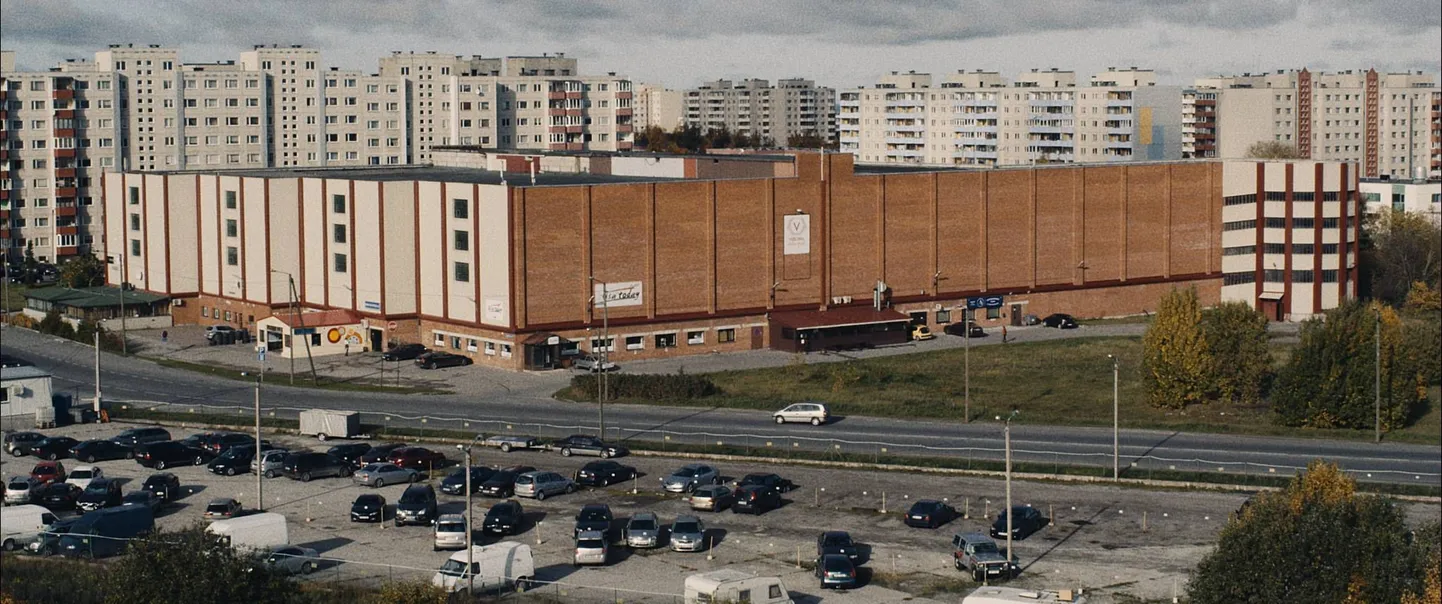Dokumentaalfilm «Sipelgapesa» piilub Lasnamäe hiiglasliku garaažikompleksi sisemusse