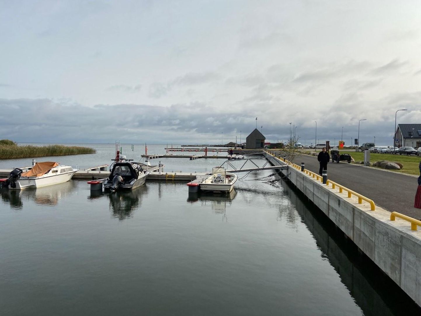Eesti-Läti piiriülese koostööprogrammi Interreg toetusega süvendati sadamat, ehitati kaldakindlustus, paigaldati piirded ja ujuvkaid