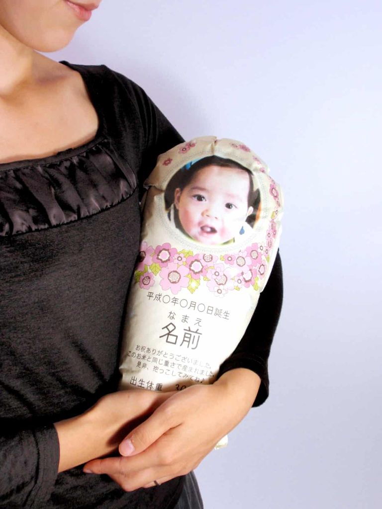Мешки из риса повторяющие вес новорожденного набирают популярность в Японии.