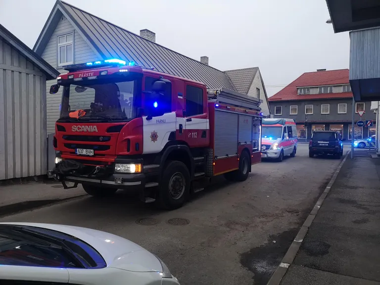 Pärnus Riia maanteel süttis korteris elektrikilp, mille päästjad kustutasid.