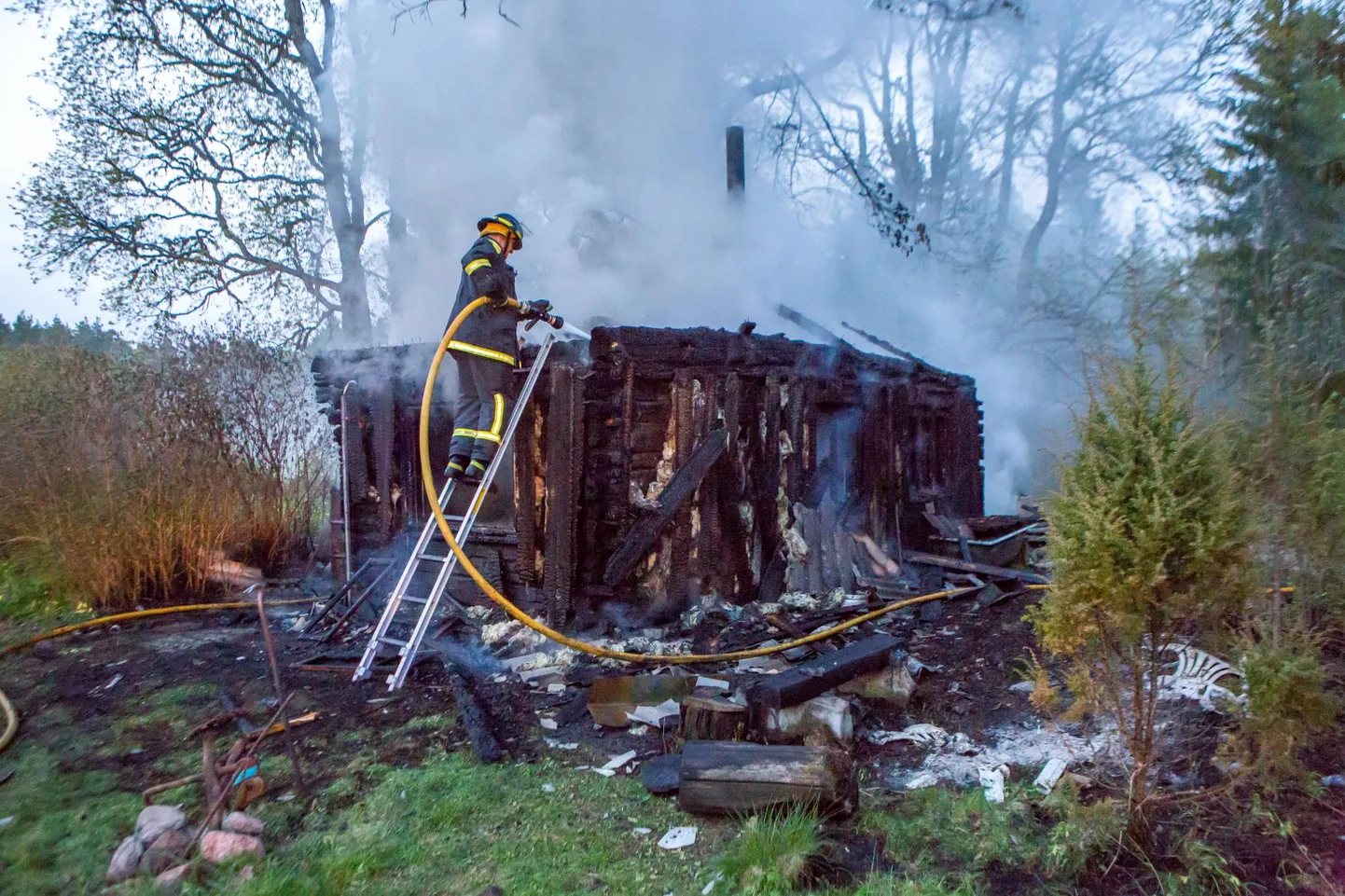 Kui Saaremaa päästjad 2017. aasta mais Abula külas tulekahju kustutasid, ei aimanud nad, et põleng oli süüdatud jõhkra kuriteo varjamiseks. 