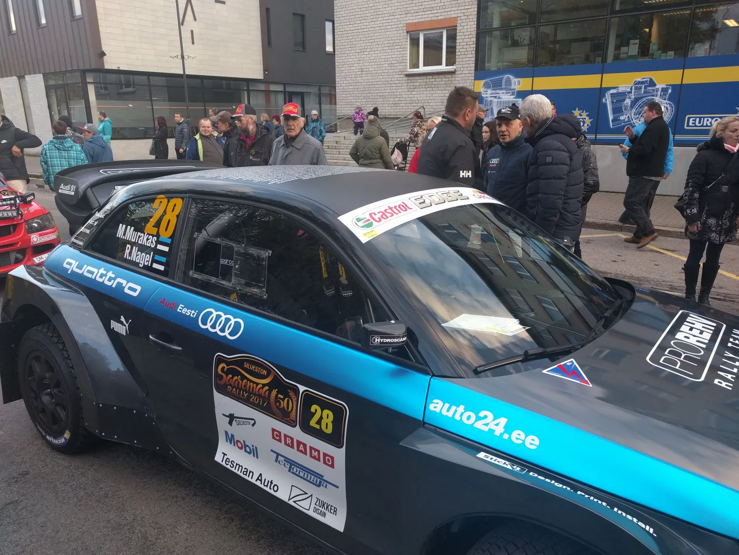 Margus Murakas (tagaplaanil) oma võistlusauto Audi S1-ga 2017. aasta Saaremaa rallil.